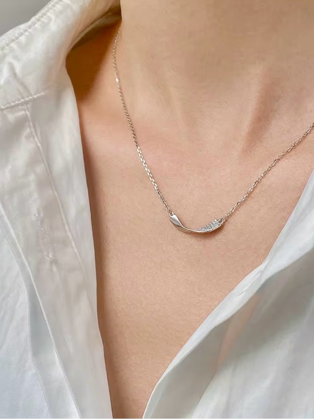 Elegant Silver Wave Pendant Necklace - Women Jewelry